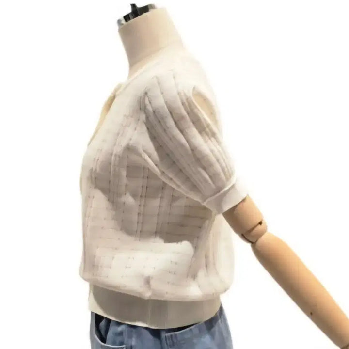 [BUNJANG] Ivory Knit Cardigan with Premium Buttons - Ideal for Guest or Date Outfits / [새상품] 아이보리 니트 가디건 / 고급 버튼 / 하객룩 데이트룩 추천