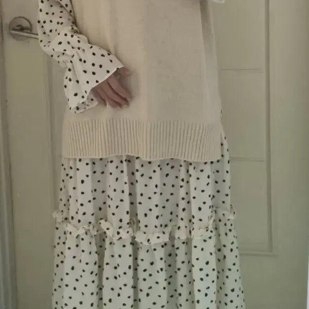 [BUNJANG] Beige Knit Vest &amp; Dot Long Dress Set / 니트조끼 도트 롱 원피스 세트