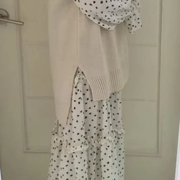[BUNJANG] Beige Knit Vest &amp; Dot Long Dress Set / 니트조끼 도트 롱 원피스 세트