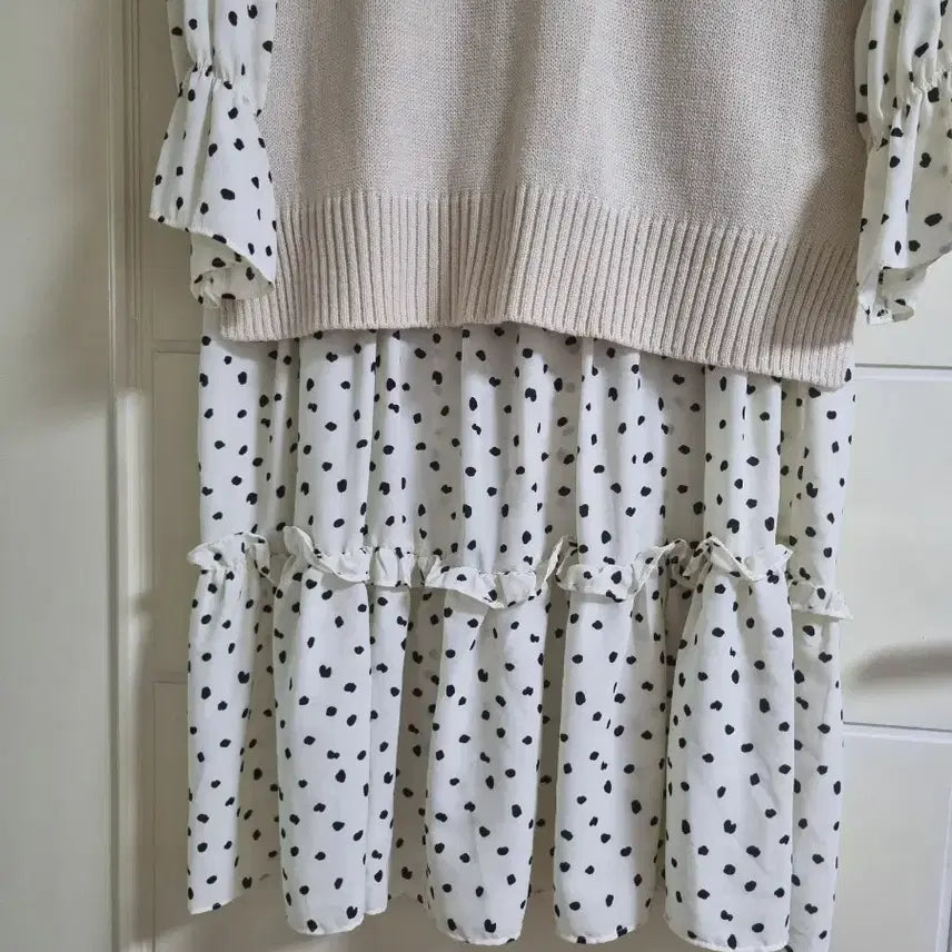 [BUNJANG] Beige Knit Vest &amp; Dot Long Dress Set / 니트조끼 도트 롱 원피스 세트