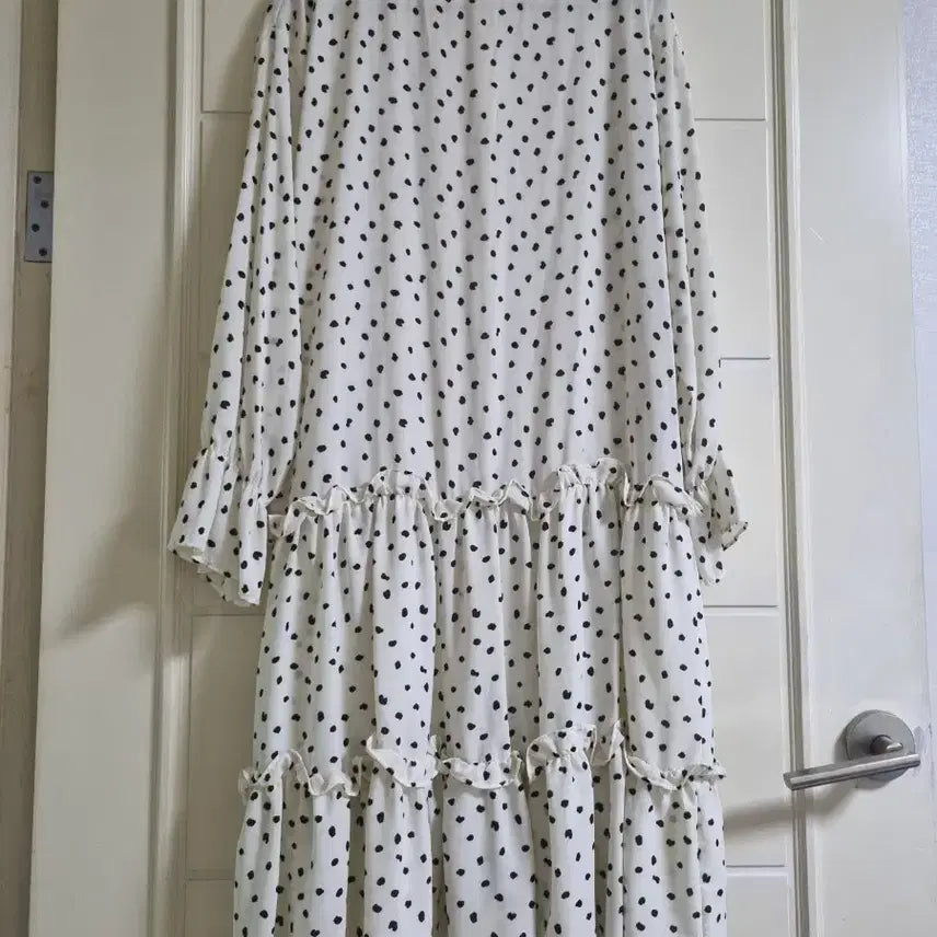 [BUNJANG] Beige Knit Vest &amp; Dot Long Dress Set / 니트조끼 도트 롱 원피스 세트