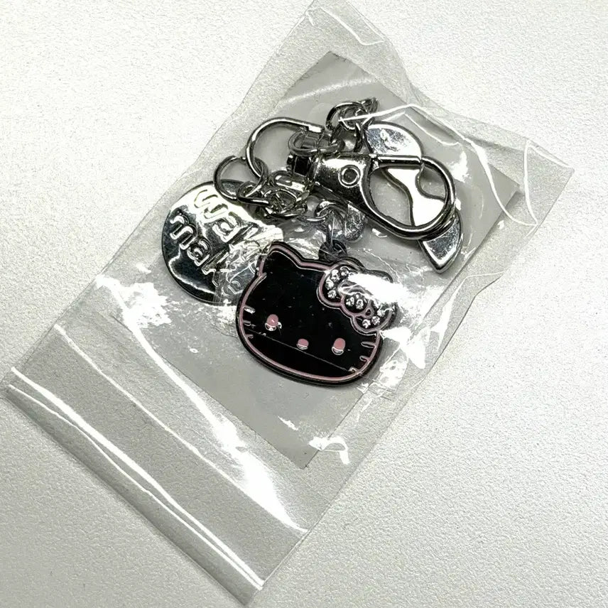 [BUNJANG] WAKEMAKE x Hello Kitty Black Kitty Keyring (Sealed) / [미개봉] 웨이크메이크 헬로키티 블랙 키티 키링