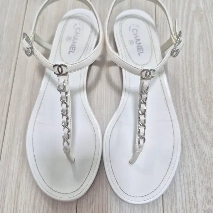 [BUNJANG] Chanel CC Logo Ivory Chain Sandals Size 36.5 / 샤넬 cc로고 아이보리 샌들