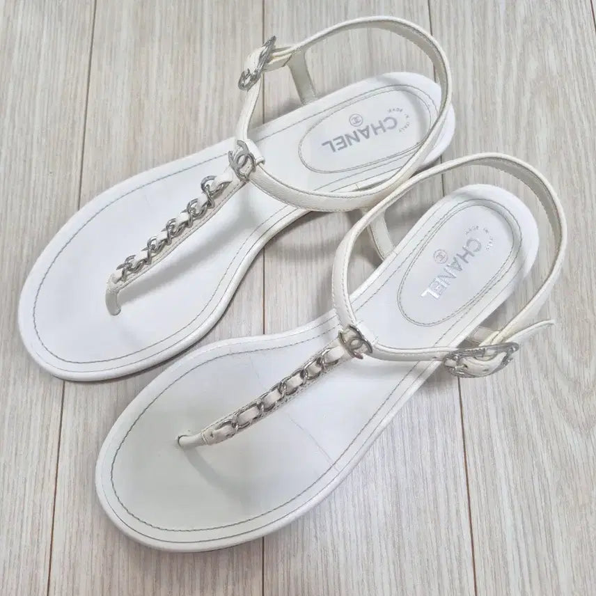 [BUNJANG] Chanel CC Logo Ivory Chain Sandals Size 36.5 / 샤넬 cc로고 아이보리 샌들