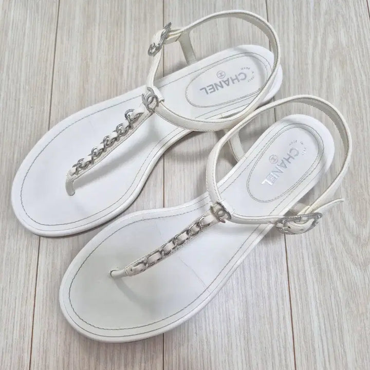 [BUNJANG] Chanel CC Logo Ivory Chain Sandals Size 36.5 / 샤넬 cc로고 아이보리 샌들