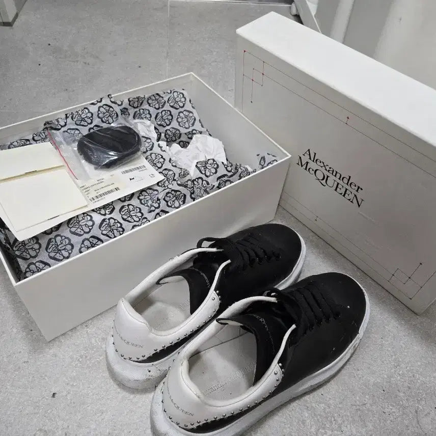 [BUNJANG] Alexander McQueen Studded Tab Sneakers / [정품]알렉산더맥퀸 스터드탭 스니커즈
