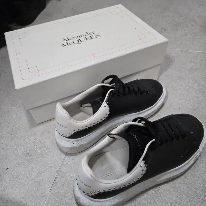 [BUNJANG] Alexander McQueen Studded Tab Sneakers / [정품]알렉산더맥퀸 스터드탭 스니커즈