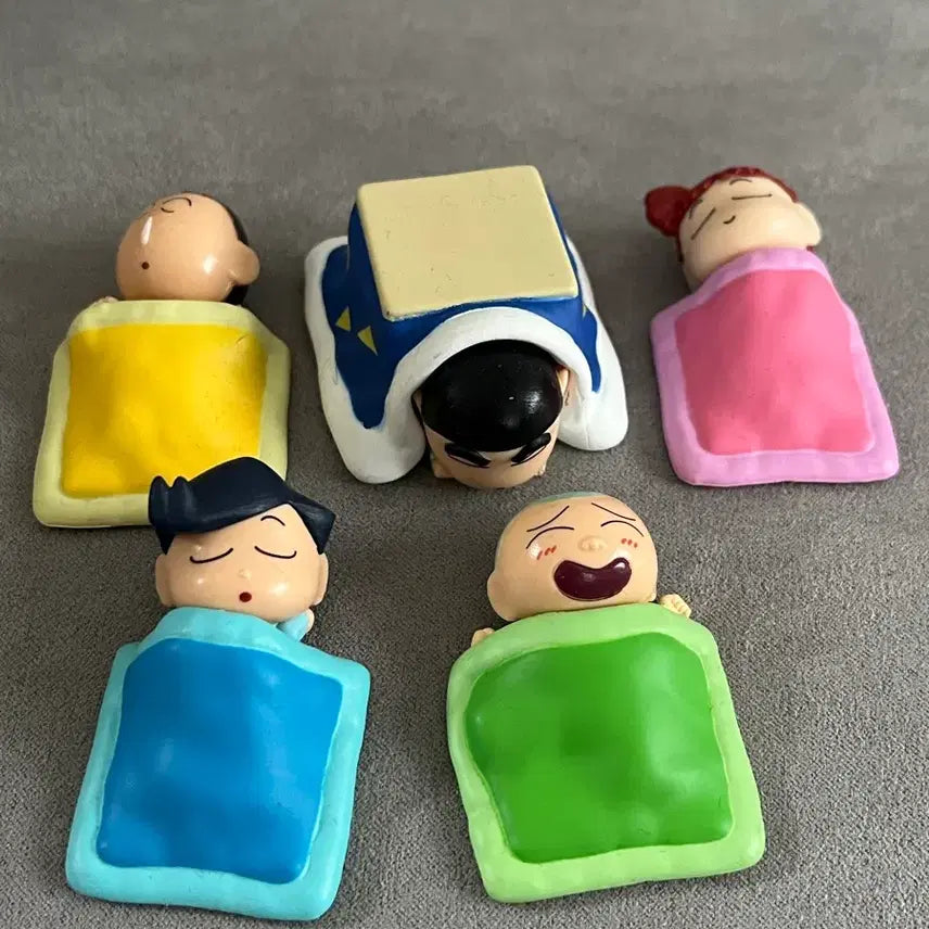 [BUNJANG] Crayon Shin-chan Sleeping K-Town Guard Gacha Figure / 짱구 잠자는 떡잎방범대 가챠