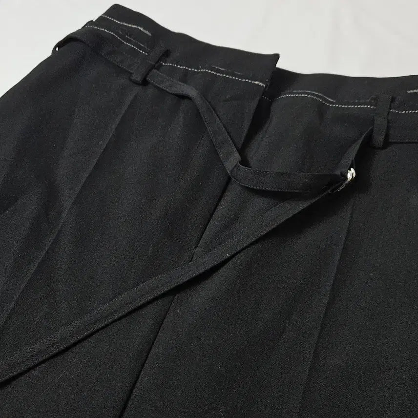 [BUNJANG] Matinkim 2024 Belted Tuck Point Skirt Pants - Size S / 마뗑킴 2024 벨티드 턱포인트 스커트 팬츠 S (거의 새상품)