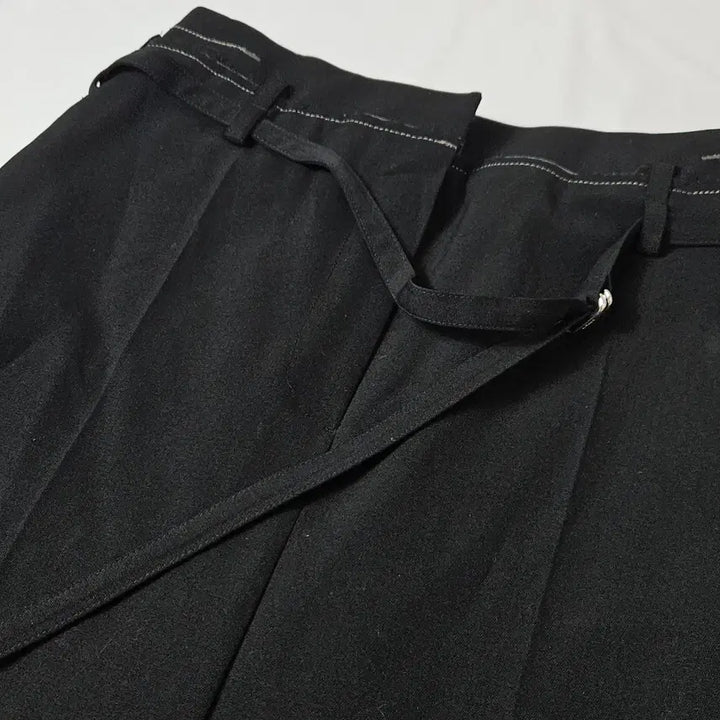 [BUNJANG] Matinkim 2024 Belted Tuck Point Skirt Pants - Size S / 마뗑킴 2024 벨티드 턱포인트 스커트 팬츠 S (거의 새상품)