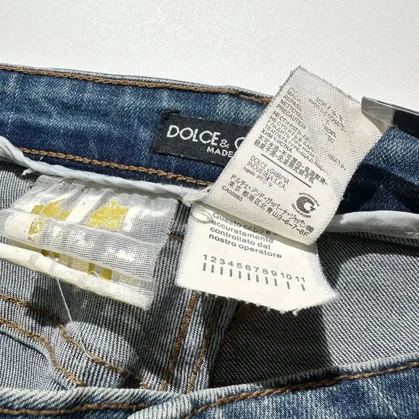 [SOLD OUT] [36] 돌체 앤 가바나 메탈 플레이트 워시드 데님 팬츠
