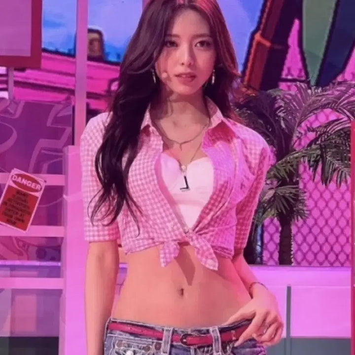 [BUNJANG] Yuna Yugogirl Graduation Concept Rental Set / 보증금X)유나 유고걸 졸업사진 컨셉 대여 골반뽕부츠컷