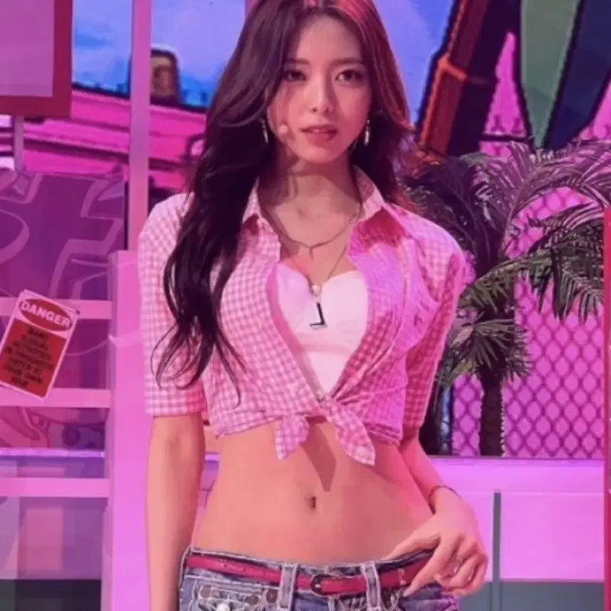 [BUNJANG] Yuna Yugogirl Graduation Concept Rental Set / 보증금X)유나 유고걸 졸업사진 컨셉 대여 골반뽕부츠컷