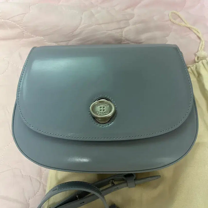 [BUNJANG] MondeMonde Classic Turn-Lock Button Crossbody Bag / 몽드몽드 classic turn-lock button crossbag