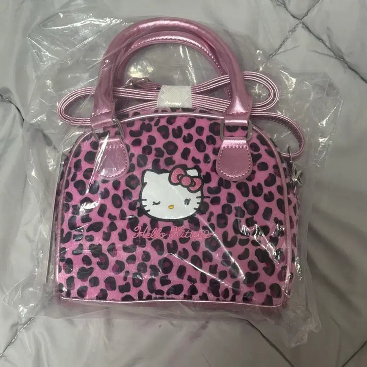 [BUNJANG] Hello Kitty Aveil Pink Leopard Tote Bag / 헬로키티 아베일 핑크 호피 토트백 크로스 스트랩 가방