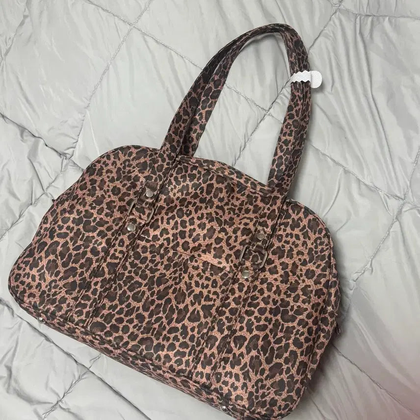 [BUNJANG] Abel Hello Kitty Leopard Tote Bag / 헬로키티 아베일 호피 토트백 가방 브라운