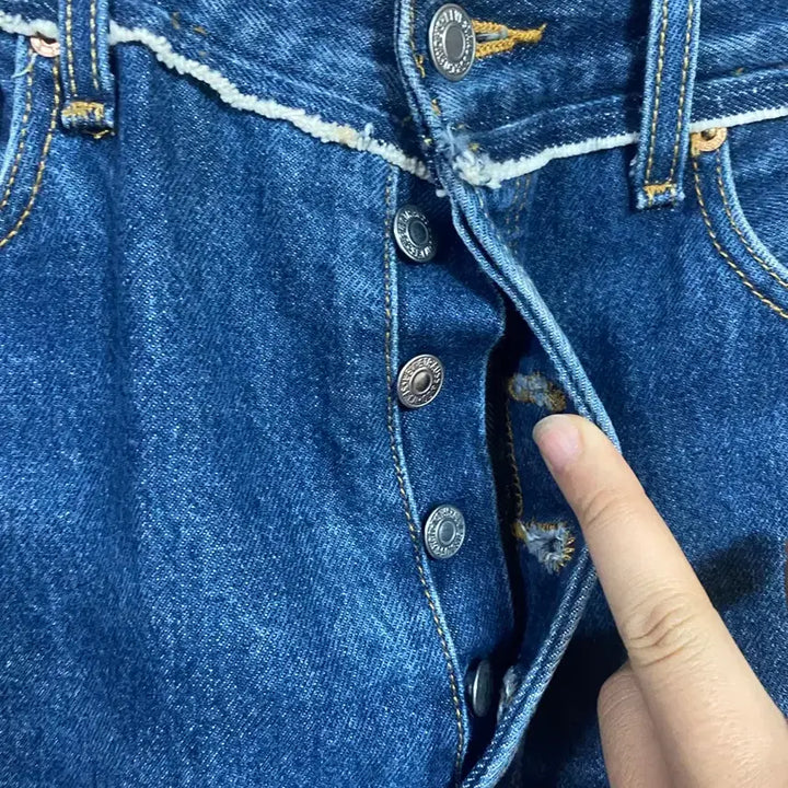 [BUNJANG] LEVIS 501 Reworked Cut-Off Denim Pants / [LEVIS] 리바이스 501 리워크 컷오프 데님팬츠 30사이즈