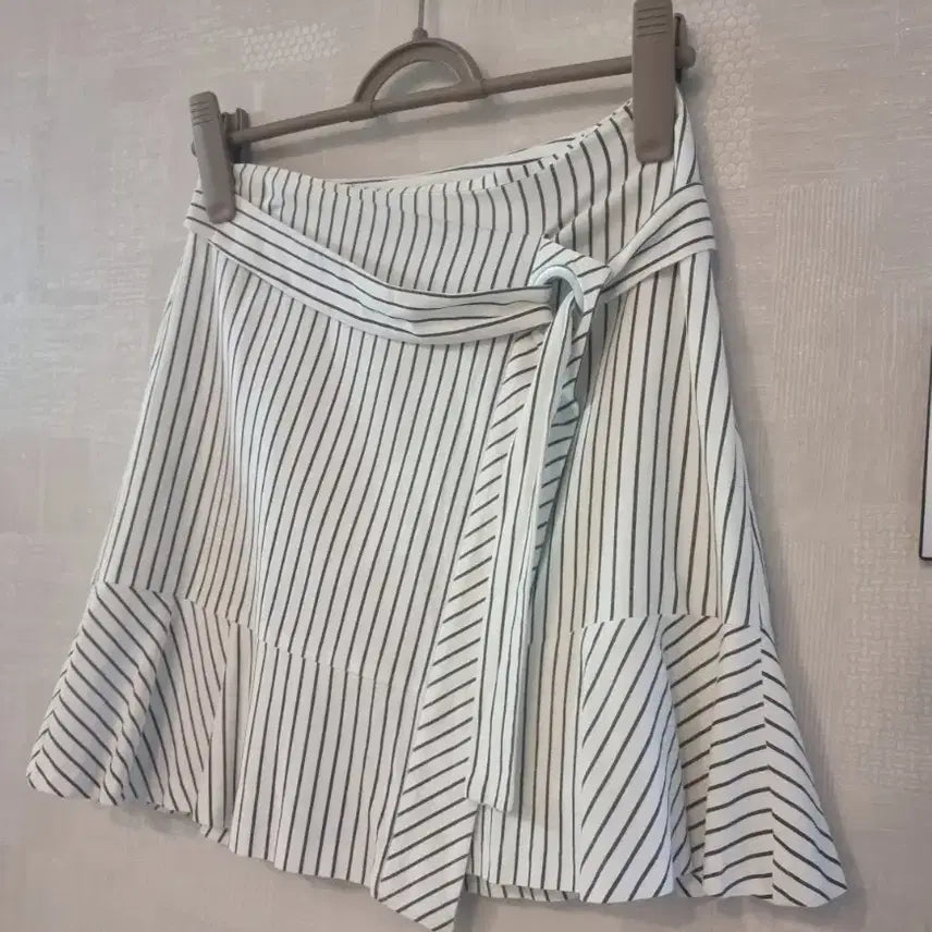 [BUNJANG] Striped Wrap Tie Mini Skirt / 스트라이프 랩 스커트 타이 미니스커트 55