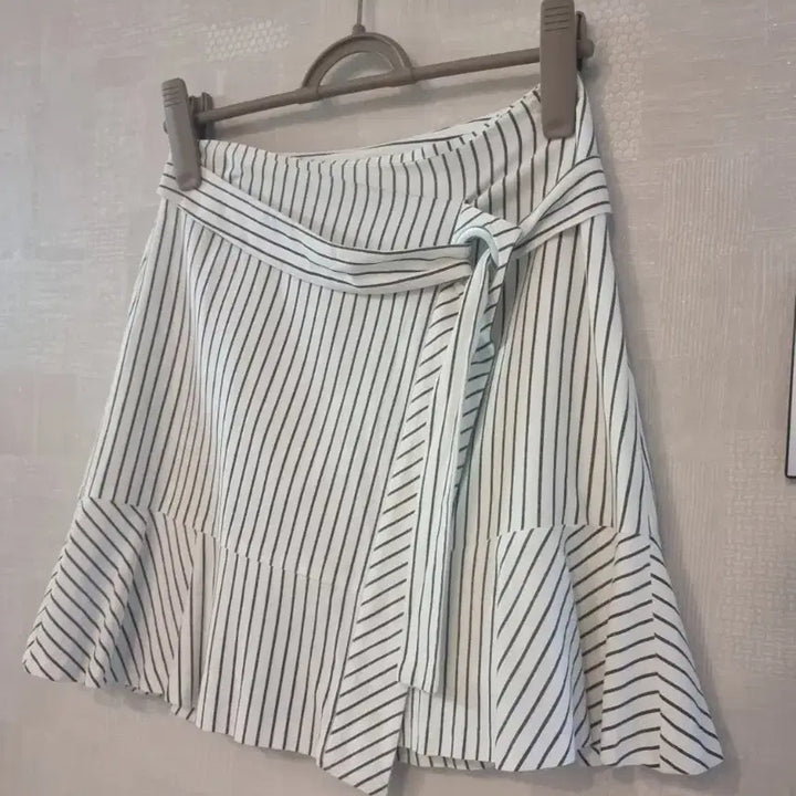 [BUNJANG] Striped Wrap Tie Mini Skirt / 스트라이프 랩 스커트 타이 미니스커트 55