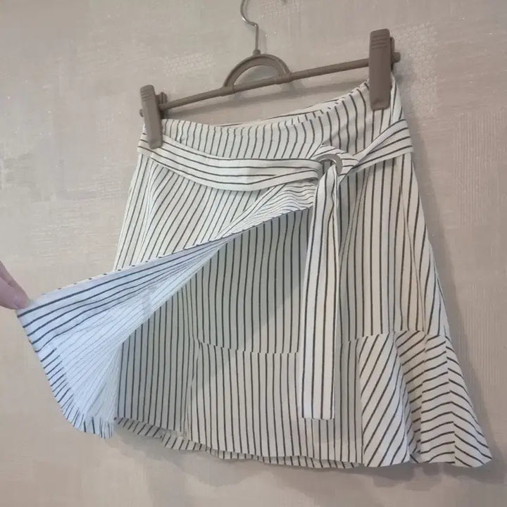 [BUNJANG] Striped Wrap Tie Mini Skirt / 스트라이프 랩 스커트 타이 미니스커트 55