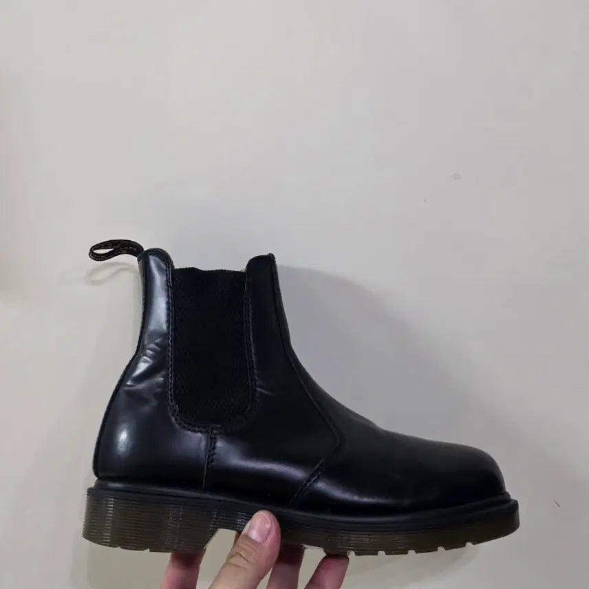 [BUNJANG] Dr. Martens 2976 Chelsea Boots Smooth Black Leather / [240] 닥터마틴 2976 첼시부츠 스무스 블랙