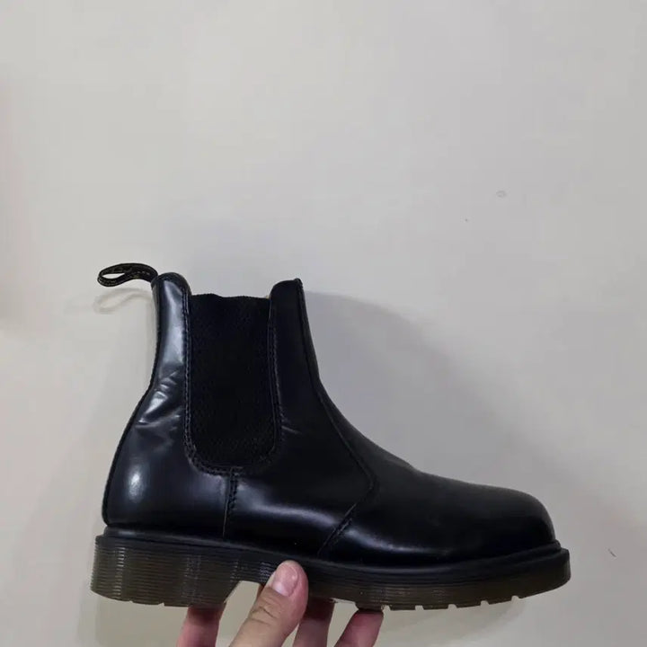 [BUNJANG] Dr. Martens 2976 Chelsea Boots Smooth Black Leather / [240] 닥터마틴 2976 첼시부츠 스무스 블랙