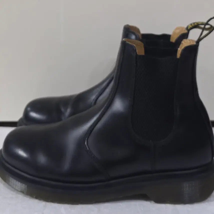 [BUNJANG] Dr. Martens 2976 Chelsea Boots Smooth Black Leather / [240] 닥터마틴 2976 첼시부츠 스무스 블랙
