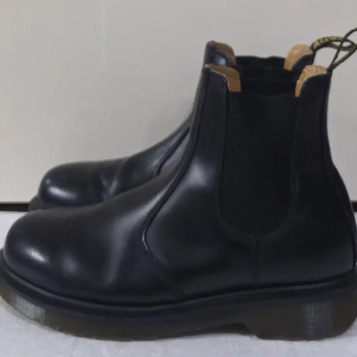 [BUNJANG] Dr. Martens 2976 Chelsea Boots Smooth Black Leather / [240] 닥터마틴 2976 첼시부츠 스무스 블랙