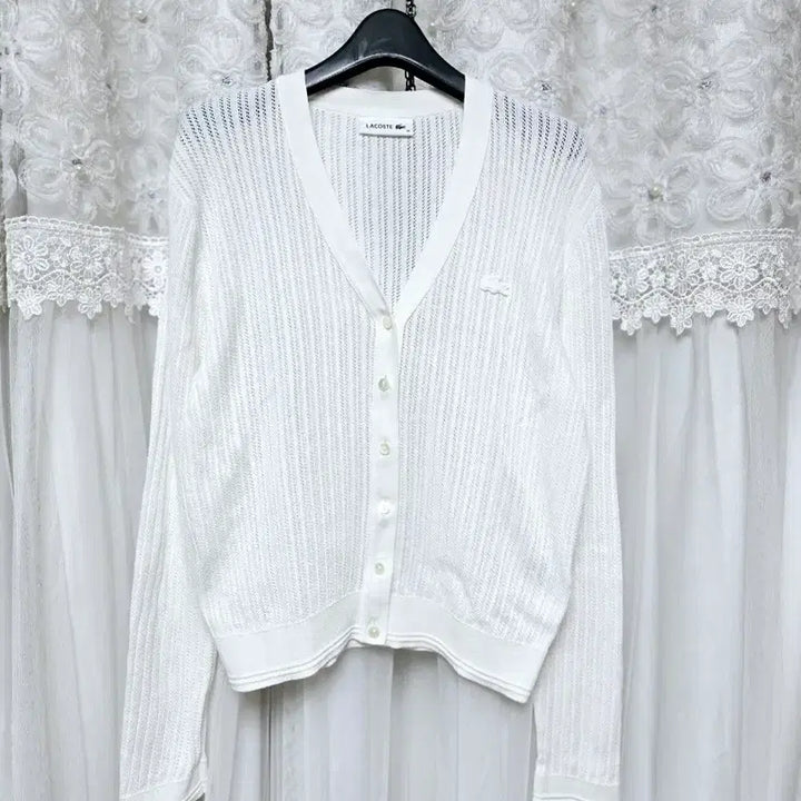 [SOLD OUT] 라코스테 화이트 브이넥 가디건