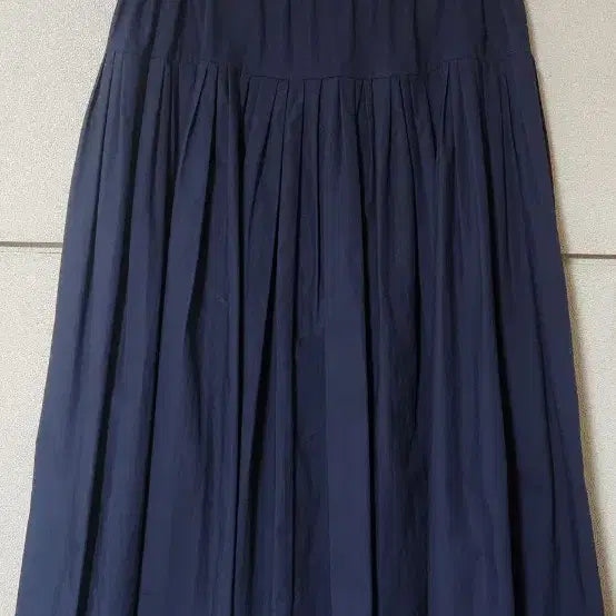 [SOLD OUT] 럭키슈에뜨  네이비 플리츠 스커트