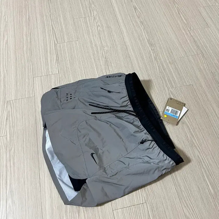 [BUNJANG] Nike Running Division Reflector Shorts Standard Fit M / 나이키 러닝 디비전 리플렉터 쇼츠 스탠다드핏 M사이즈