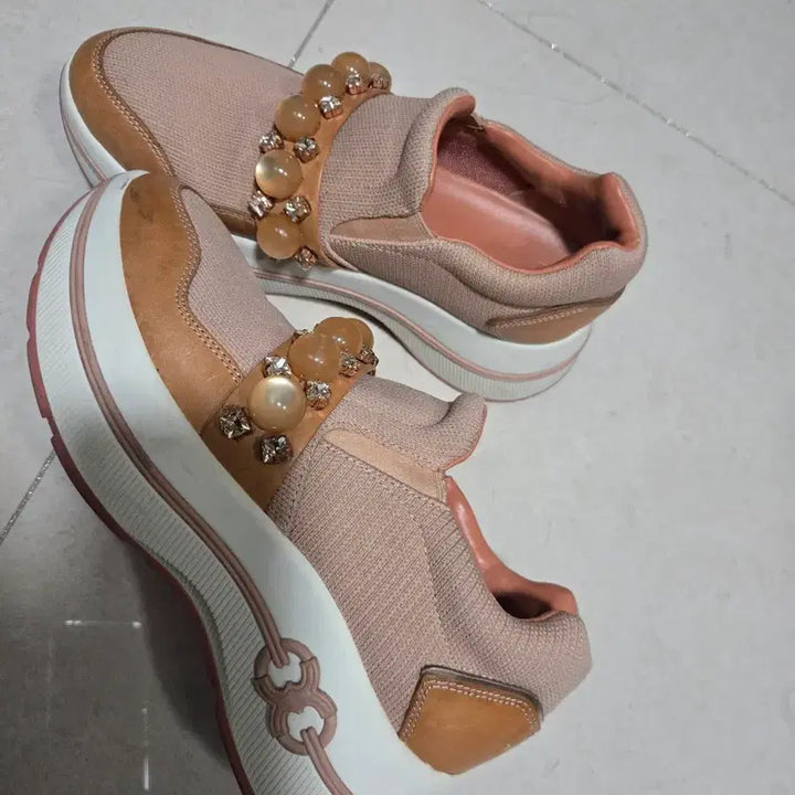 [BUNJANG] Tory Burch Beaded Sneakers Slip-on / 토리버치 구슬 장식 스니커즈 슬립온 스타일