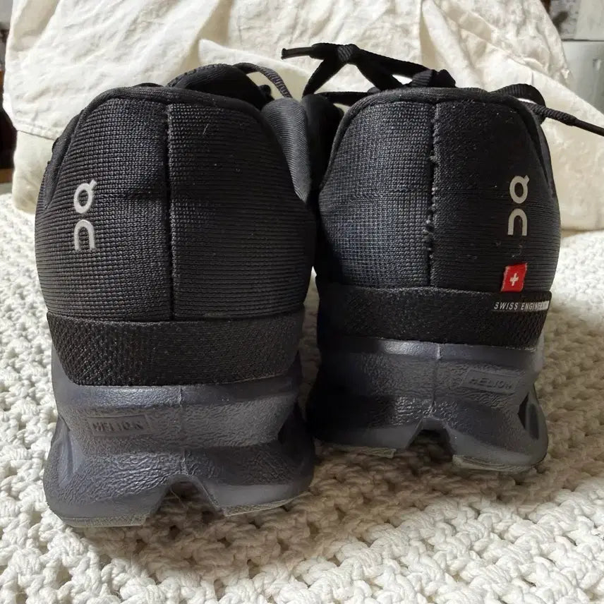 [BUNJANG] OnLearning Cloud Surfer Running Shoes - Black, 230 / 온러닝 클라우드 서퍼 러닝화 블랙 230