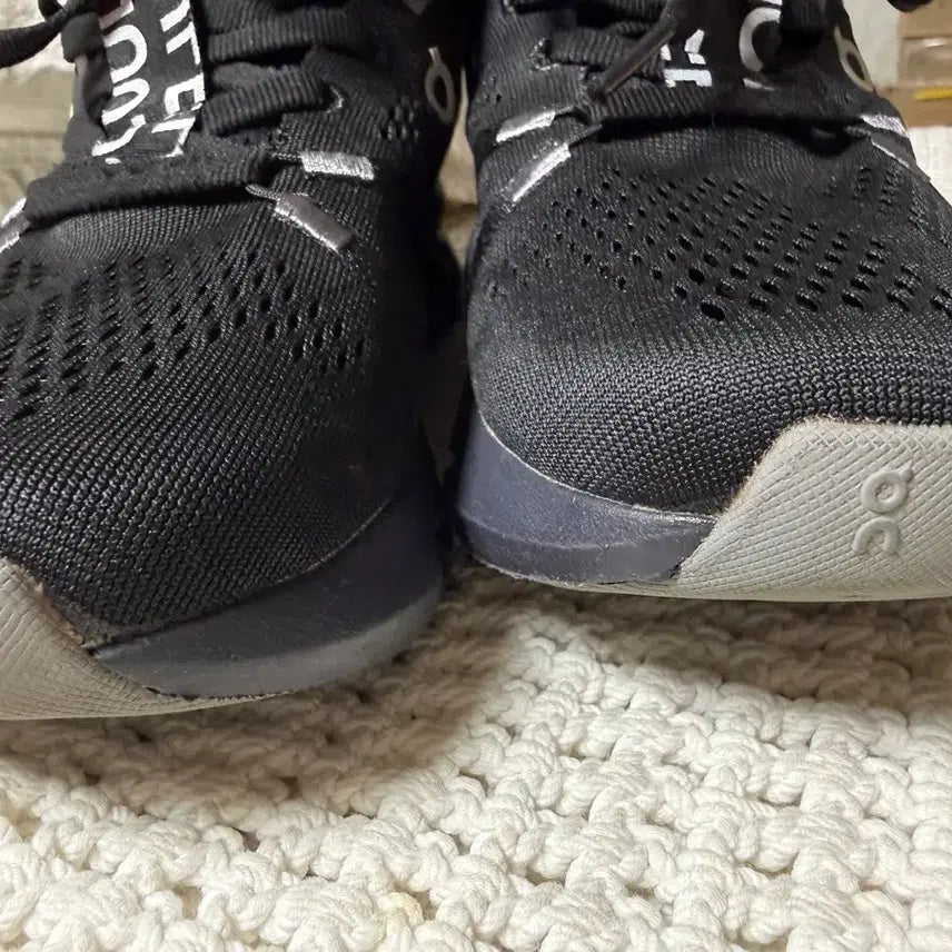 [BUNJANG] OnLearning Cloud Surfer Running Shoes - Black, 230 / 온러닝 클라우드 서퍼 러닝화 블랙 230
