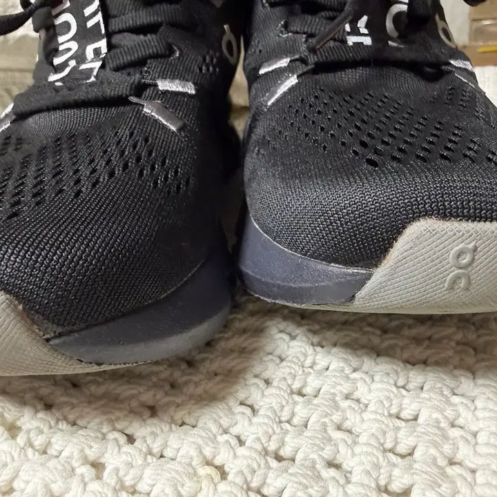 [BUNJANG] OnLearning Cloud Surfer Running Shoes - Black, 230 / 온러닝 클라우드 서퍼 러닝화 블랙 230
