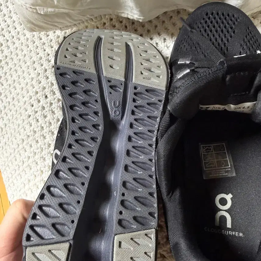 [BUNJANG] OnLearning Cloud Surfer Running Shoes - Black, 230 / 온러닝 클라우드 서퍼 러닝화 블랙 230