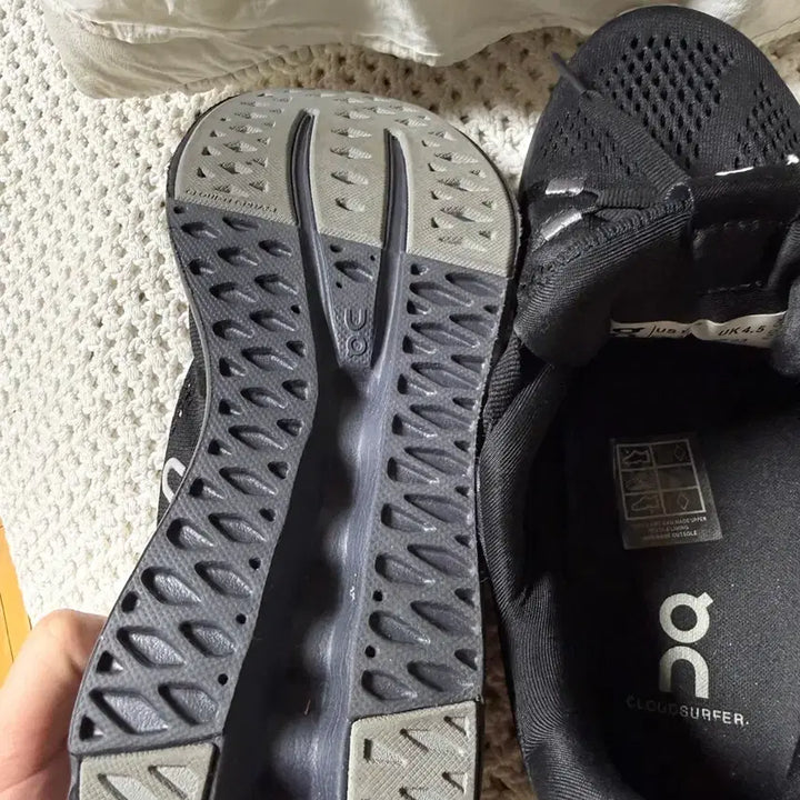 [BUNJANG] OnLearning Cloud Surfer Running Shoes - Black, 230 / 온러닝 클라우드 서퍼 러닝화 블랙 230