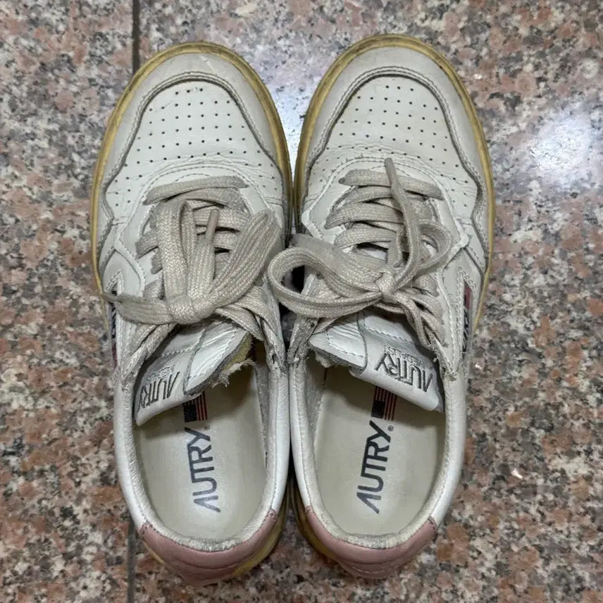 [BUNJANG] AOVV Medalist Sneakers White/Pink / 오트리 메달리스트 스니커즈 화이트/핑크 35