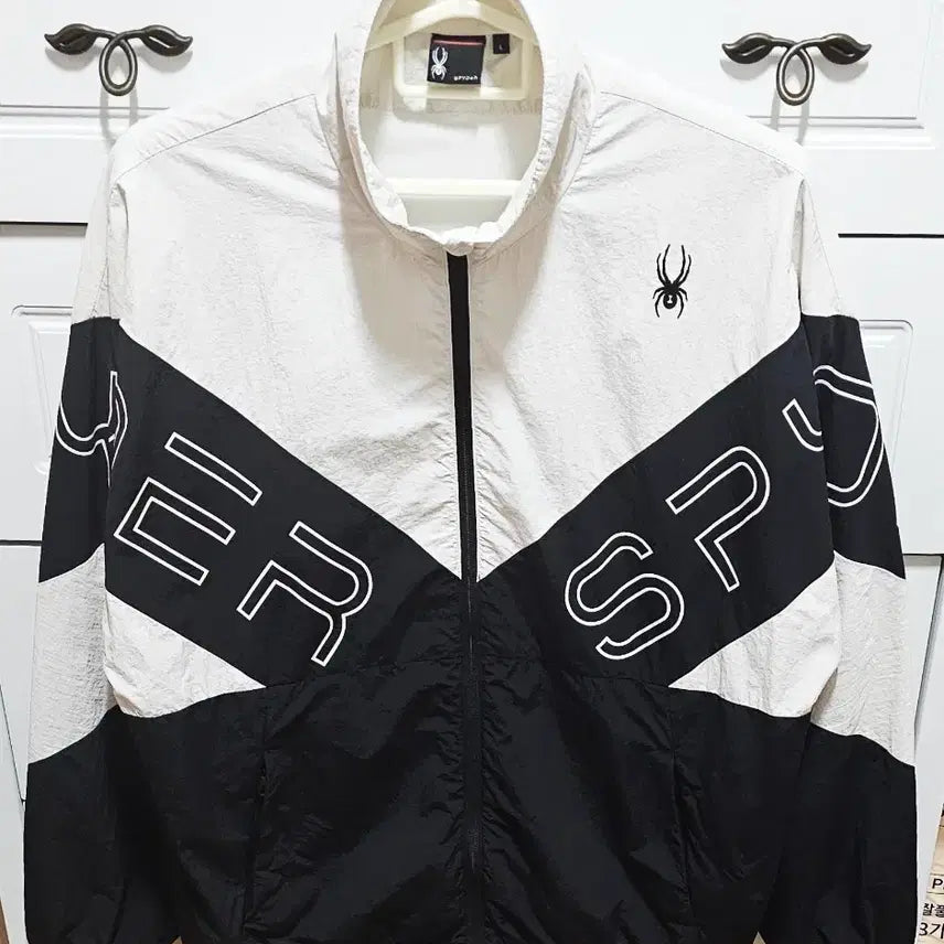 [BUNJANG] Spider Windbreaker Jacket (Size L) / 스파이더 바람막이 자켓 L(100)
