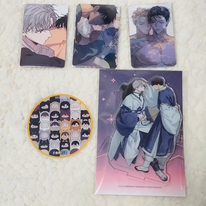 [BUNJANG] Laga Noctia Hanbok Acrylic Stand, Photocard, Badge Set / 패션 라가 녹티아 한복 생일 아크릴 스탠드 포토카드 뱃지 리미티드런 팝업