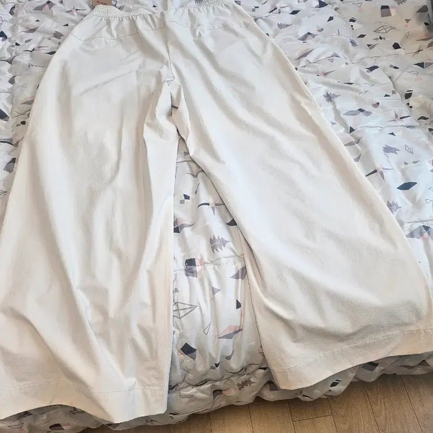 [BUNJANG] Andar Airst Wide Pants Beige (Short) / 안다르 에이스트  와이드 팬츠 베이지(숏)