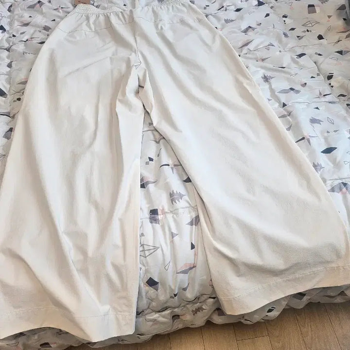 [BUNJANG] Andar Airst Wide Pants Beige (Short) / 안다르 에이스트  와이드 팬츠 베이지(숏)
