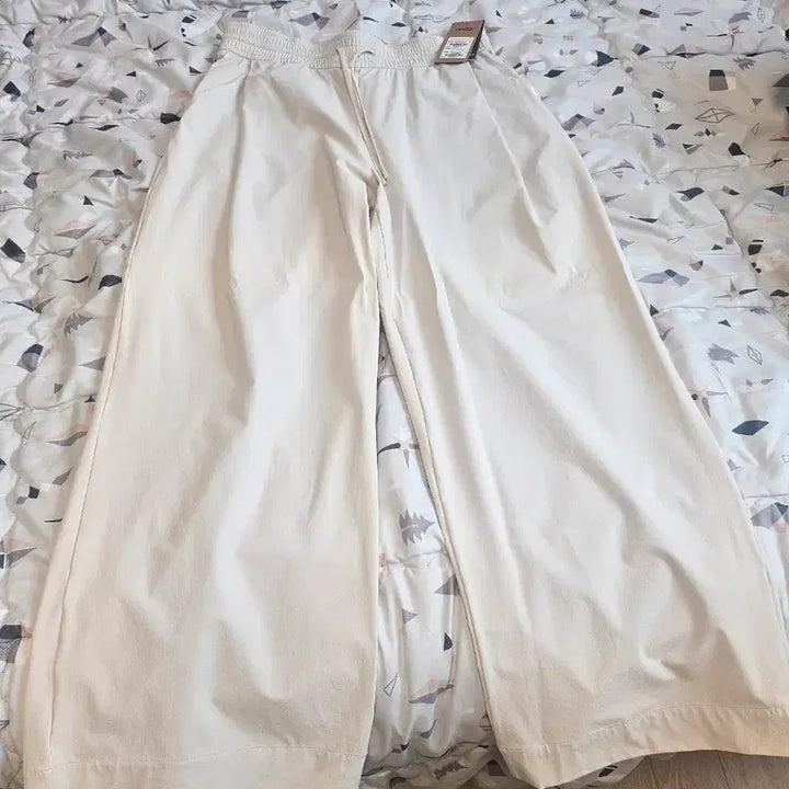 [BUNJANG] Andar Airst Wide Pants Beige (Short) / 안다르 에이스트  와이드 팬츠 베이지(숏)