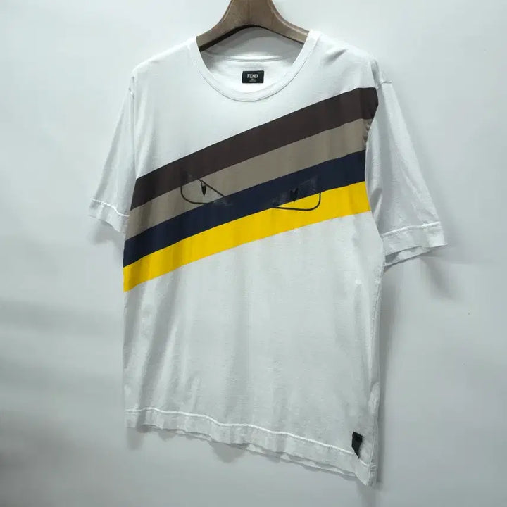 [BUNJANG] Fendi Bag Bugs Multi Stripe Round Short Sleeve T-shirt (XL) / 펜디 백 버그 아이즈 멀티 스트라이프 라운드 반팔 티셔츠 (XL)