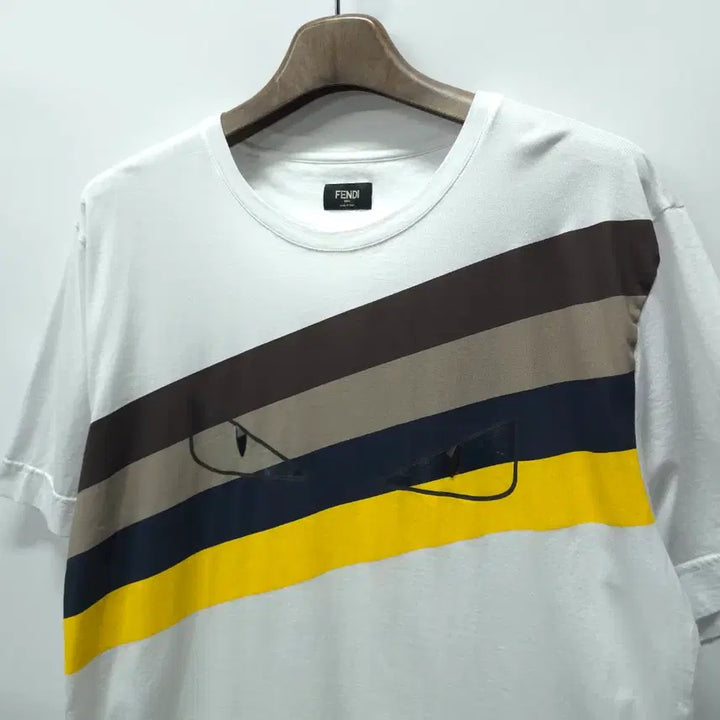 [BUNJANG] Fendi Bag Bugs Multi Stripe Round Short Sleeve T-shirt (XL) / 펜디 백 버그 아이즈 멀티 스트라이프 라운드 반팔 티셔츠 (XL)