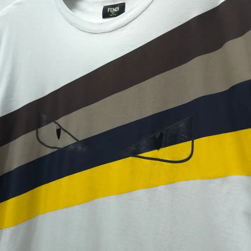 [BUNJANG] Fendi Bag Bugs Multi Stripe Round Short Sleeve T-shirt (XL) / 펜디 백 버그 아이즈 멀티 스트라이프 라운드 반팔 티셔츠 (XL)