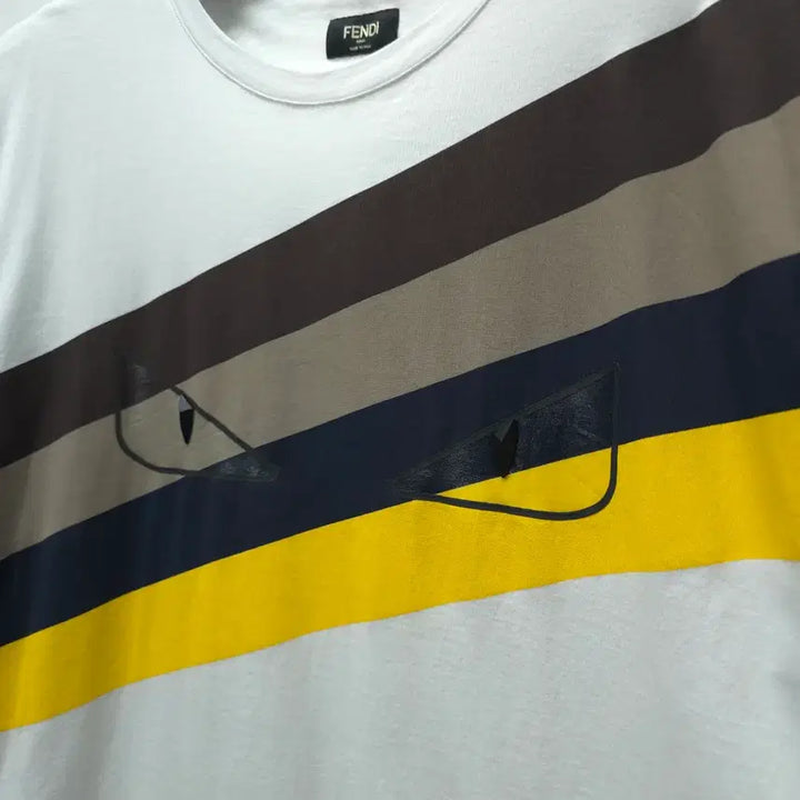 [BUNJANG] Fendi Bag Bugs Multi Stripe Round Short Sleeve T-shirt (XL) / 펜디 백 버그 아이즈 멀티 스트라이프 라운드 반팔 티셔츠 (XL)