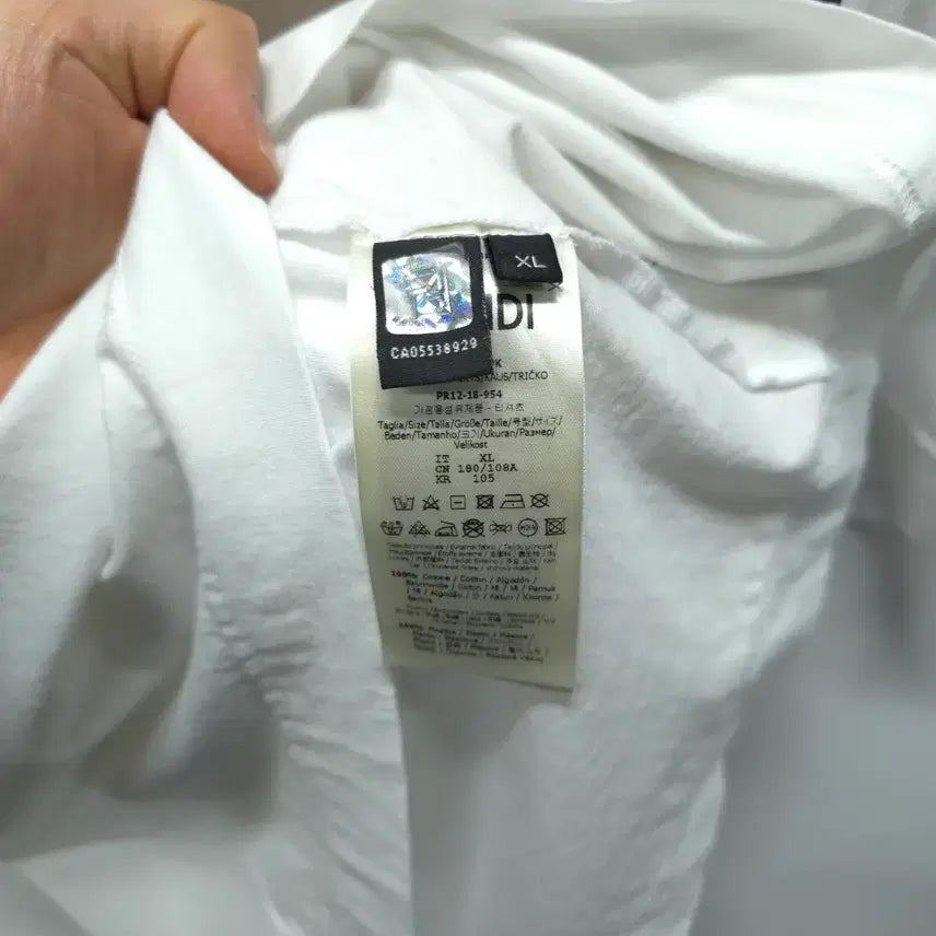 [BUNJANG] Fendi Bag Bugs Multi Stripe Round Short Sleeve T-shirt (XL) / 펜디 백 버그 아이즈 멀티 스트라이프 라운드 반팔 티셔츠 (XL)