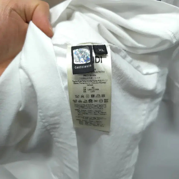 [BUNJANG] Fendi Bag Bugs Multi Stripe Round Short Sleeve T-shirt (XL) / 펜디 백 버그 아이즈 멀티 스트라이프 라운드 반팔 티셔츠 (XL)