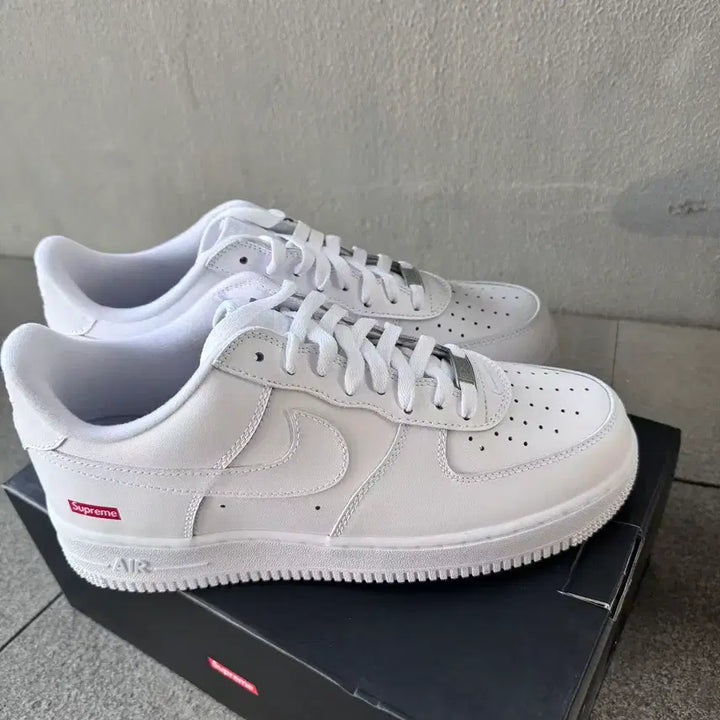 [BUNJANG] Nike x Supreme Air Force 1 Low White 255mm / 나이키 x 슈프림 에어포스 1 로우 화이트 255MM